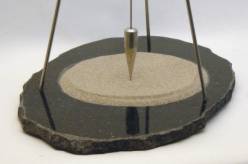 Sandpendel aus dunklem "Star-Galaxy"-Stein